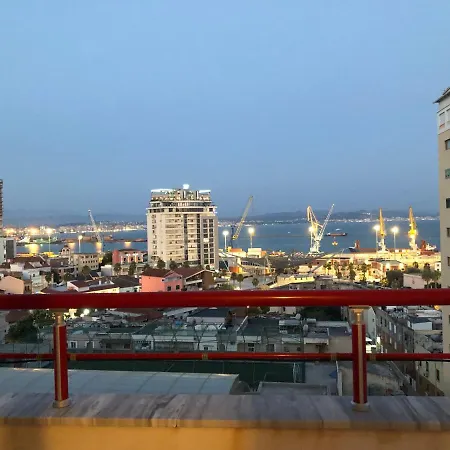 Fully Equipped Flat With Stunning Sea Views *
